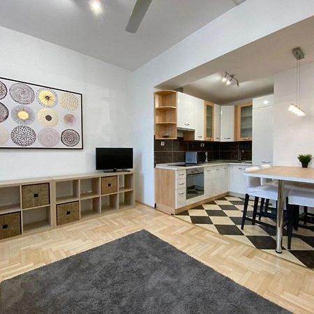 Downtown Gozsdu Vibe Apartment II Boedapest Buitenkant foto